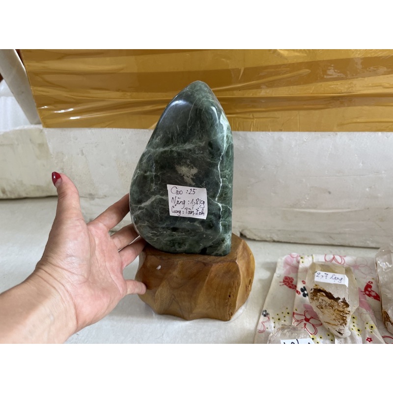 Cây đá phong thủy tự nhiên cao 25 cm nặng 1.8kg xanh lam cho người mệnh Hỏa và Mộc