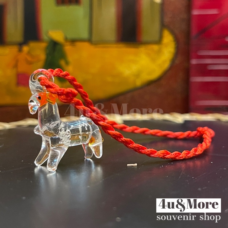Vòng tay dây chỉ đỏ may mắn hình 12 con giáp thuỷ tinh phát sáng