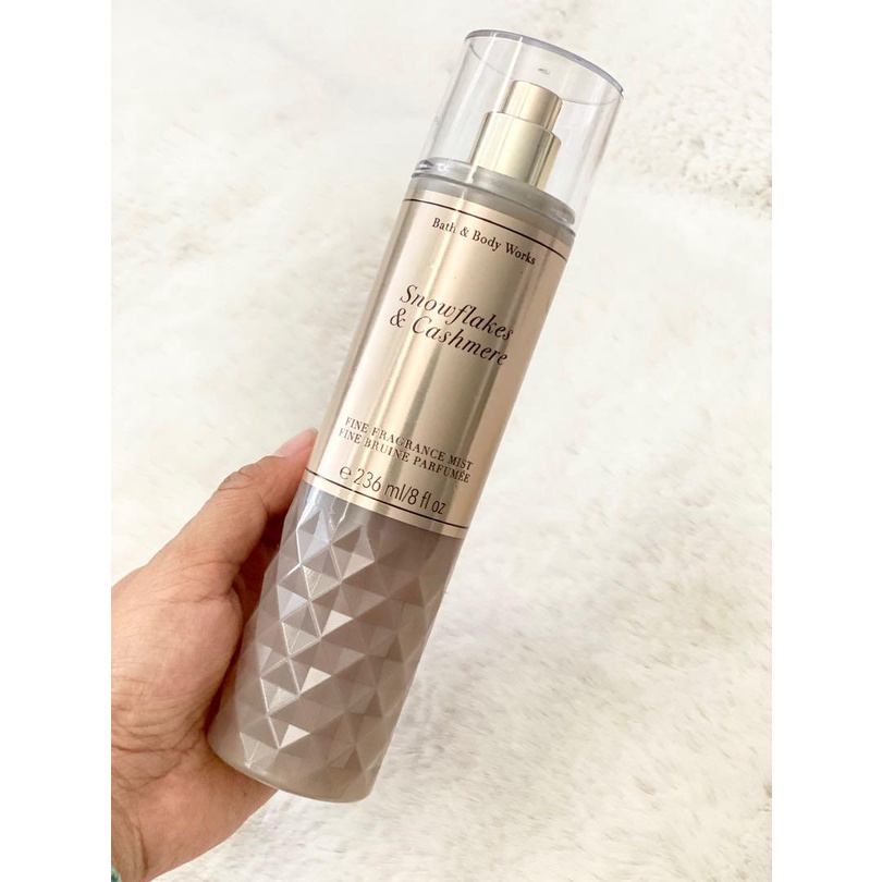 Xịt thơm toàn thân bodymist Bath & Body Works - Snowflakes & Cashmere