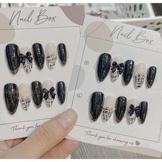 Móng up nailbox đen kẻ dạ gắn trang trí
