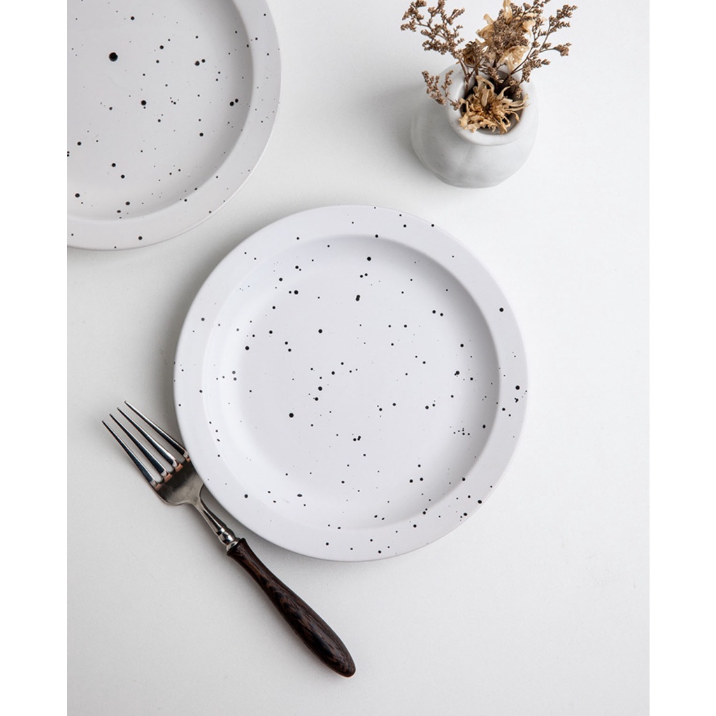 Đĩa salad sứ ReedHOME tráng men màu trắng chấm đen dùng được lò vi sóng