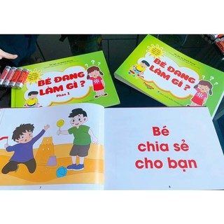 Bé Đang Làm Gì
