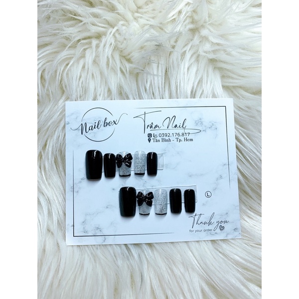 Nail box thiết kế vuông ngắn đen đính nơ phù hợp mọi form tay cho các tình yêu