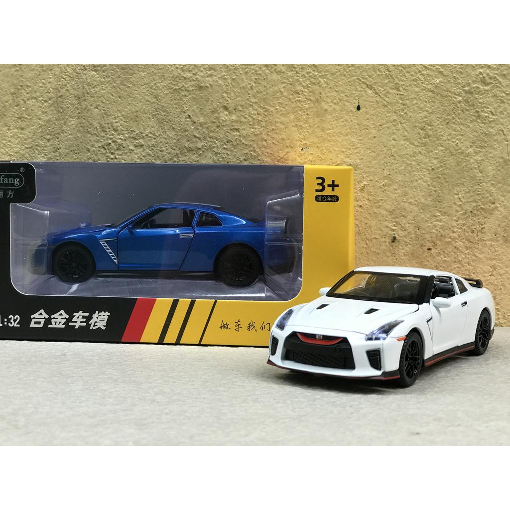 Mô hình xe ô tô NISSAN GTR - 1:32