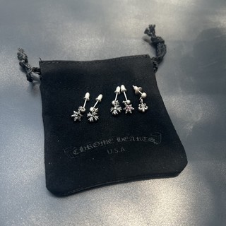 Bông tai chromehearts
