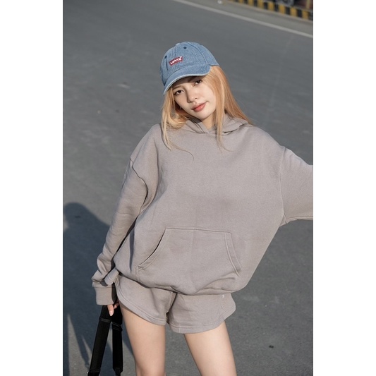 - Áo hoodie form boxy