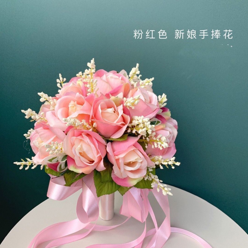 Bó hoa cưới cầm tay cho cô dâu từ hoa sáp thơm, lụa và hoa cắm điểm- Tặng hoa cài áo cho chú rể