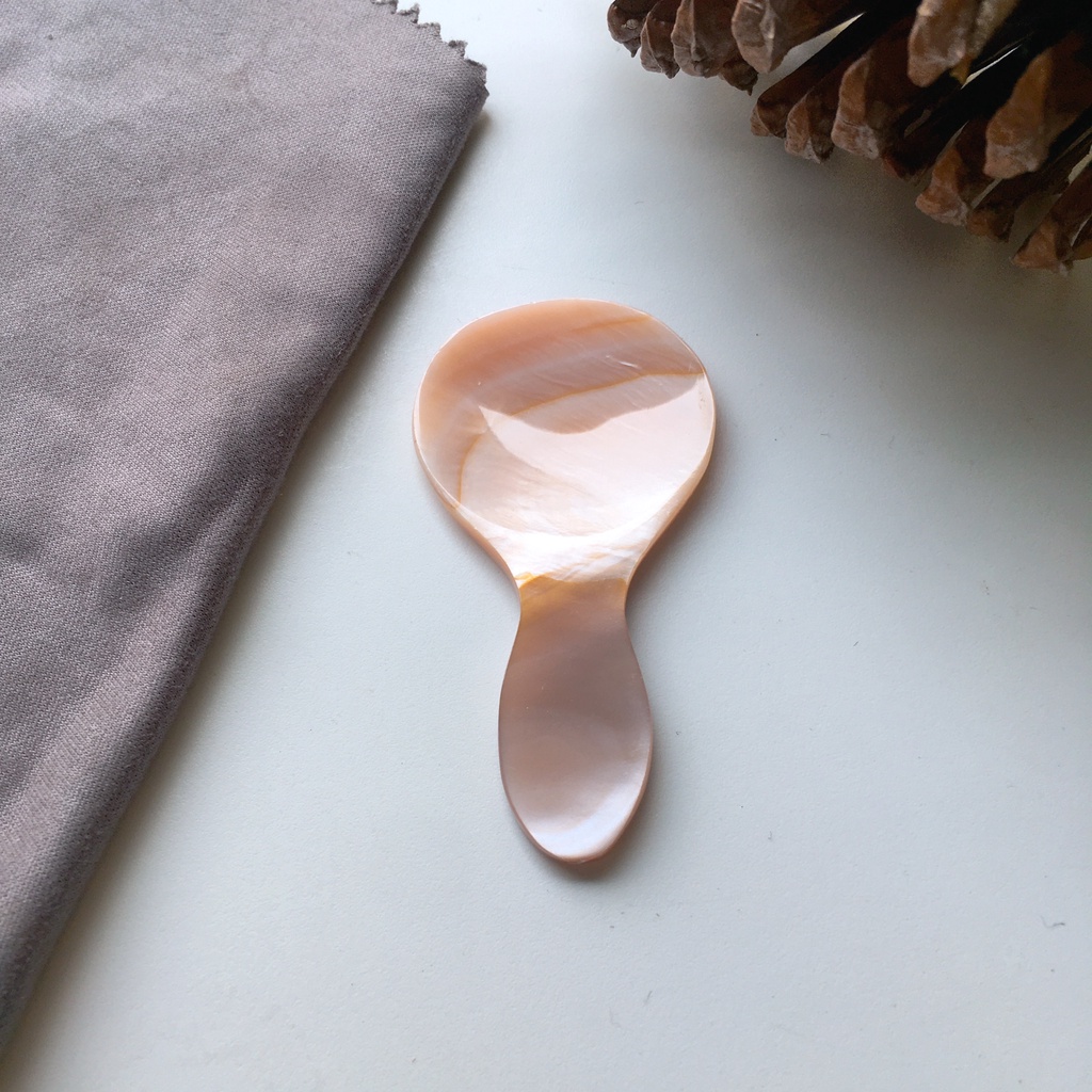 Thìa vỏ Xà Cừ Hồng Tự Nhiên miệng to tròn kích thước 6x3cm. Dùng ăn bánh kem, sữa chua, trang trí
