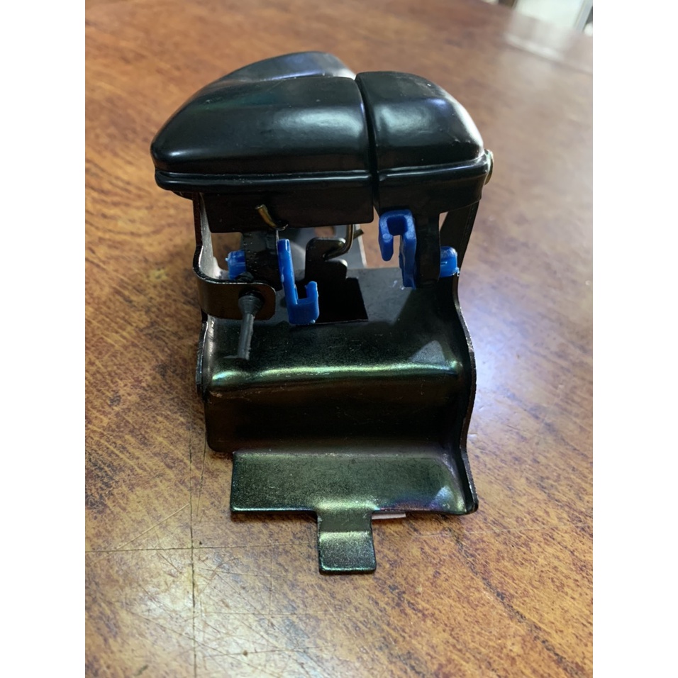 TAY MỞ CỬA TRONG XE TẢI HYUNDAI 3T5... HD65, HD72, HD78