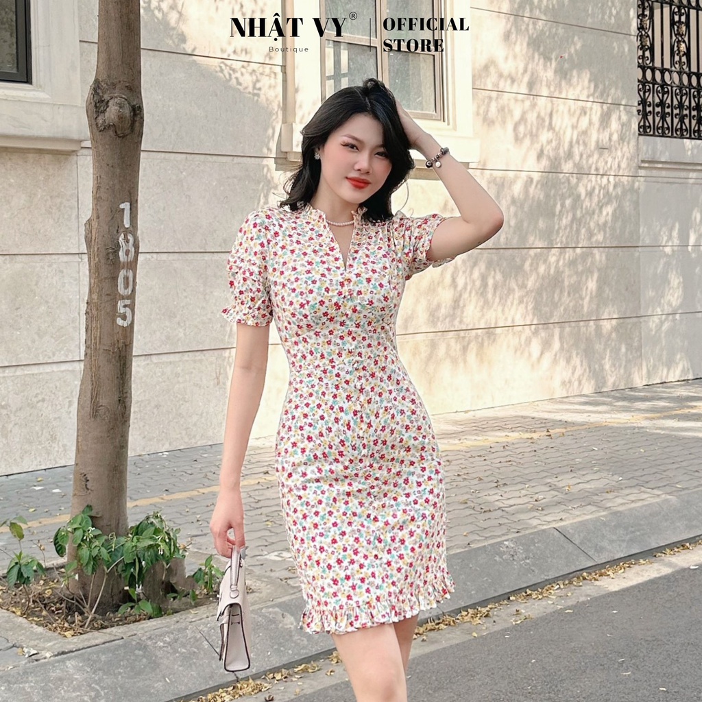 Đầm hoa nhí đi chơi Nhật Vy tay phồng xếp ly bo thun cổ tàu đính cúc dáng ôm viền bèo chất lụa phù hợp dạo phố - D2668