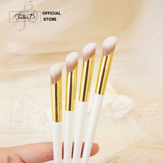Cọ che khuyết điểm Feather B - A130, Cọ tạo khối mũi dạng kem