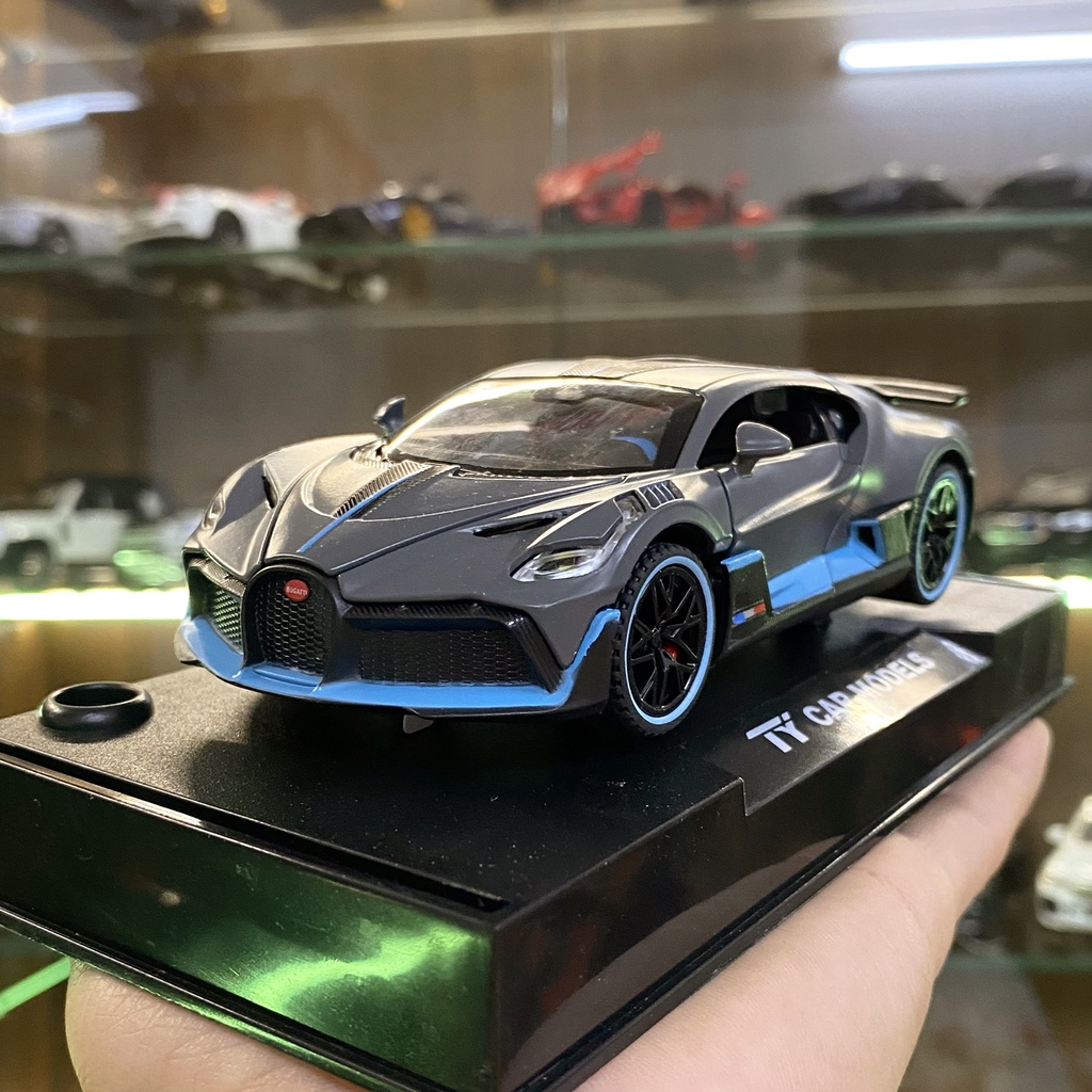 Xe mô hình kim loại giá rẻ Bugatti Divo tỉ lệ 1:32 của hãng TY 2 màu