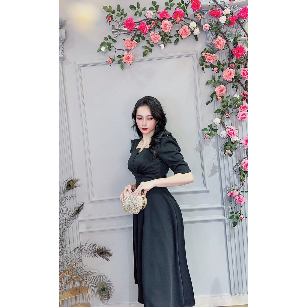 Da1545 . Váy đen xòe. Ngực cách điệu tay phồng. Vải poly co giãn siêu nhiều. Vải dày mềm ko nhăn.