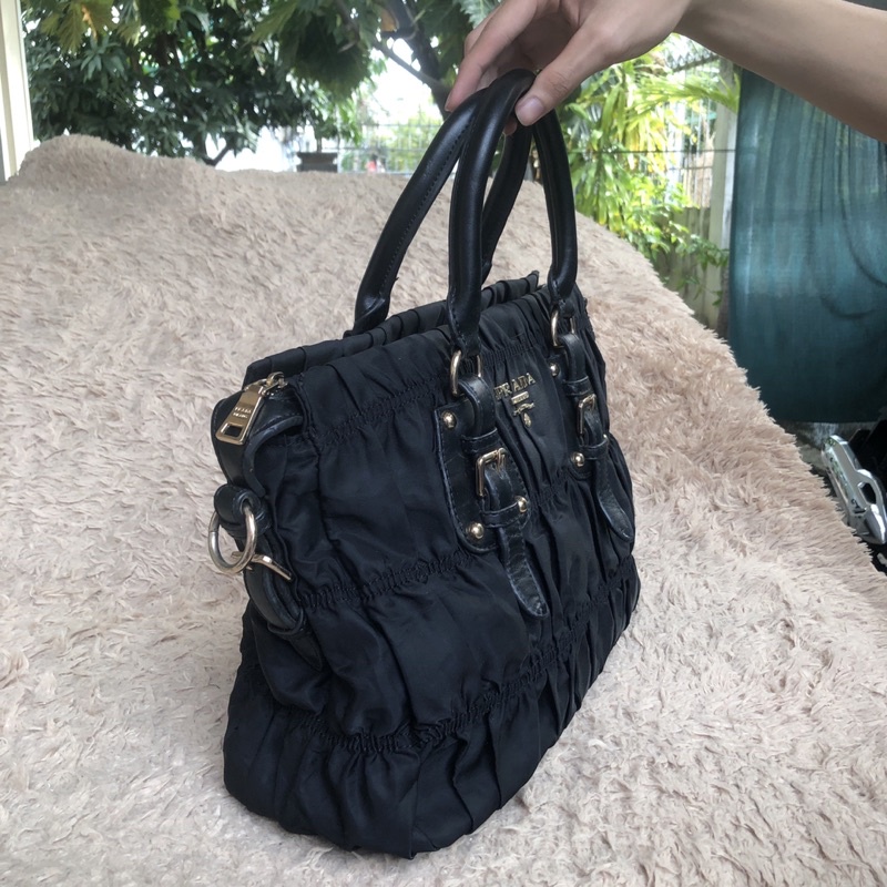 Túi chuẩn si. Túi qua sử dụng. Khách vui lòng xem hình nếu muốn biết thêm thông tin sản phẩm mời khách vô chat . Thanks.