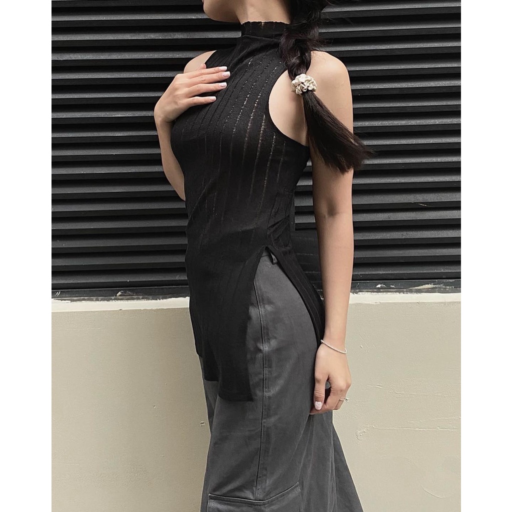 Áo thun nữ màu đen, là min SIDE SLIT SHEER KNIT TOP