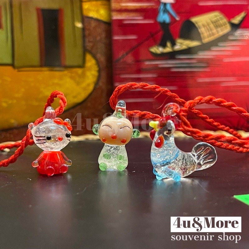 Vòng tay dây chỉ đỏ may mắn hình 12 con giáp thuỷ tinh phát sáng