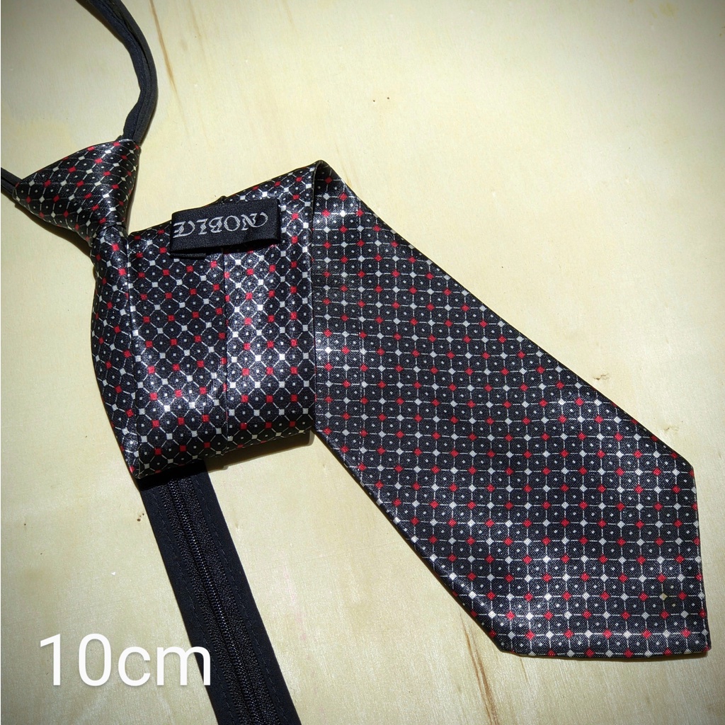 Cravat , cà vạt công sở thắt sẵn bản trung, lớn.