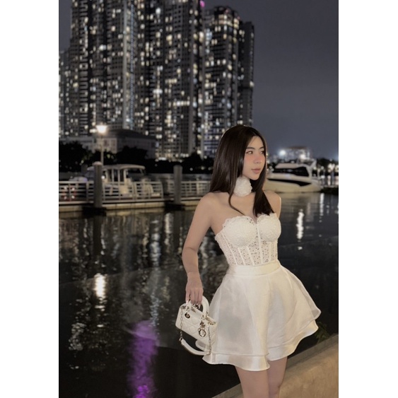 (SẴN-HỎA TỐC) MINA JUM - Dáng jumpsuit cúp ngực phối ren ngắn kèm hoa sang chảnh quyến rũ