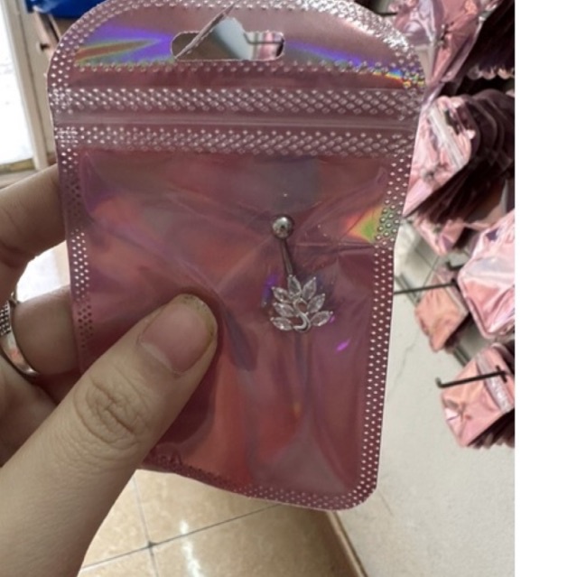 Khuyên rốn đá Thiên Nga sáng lấp lánh