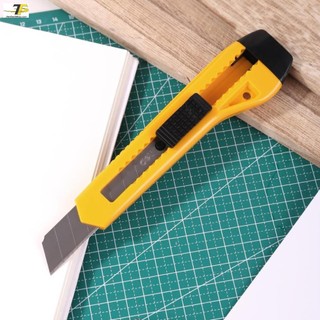 Dao rọc giấy lưỡi 9mm Deli E2061 - vàng
