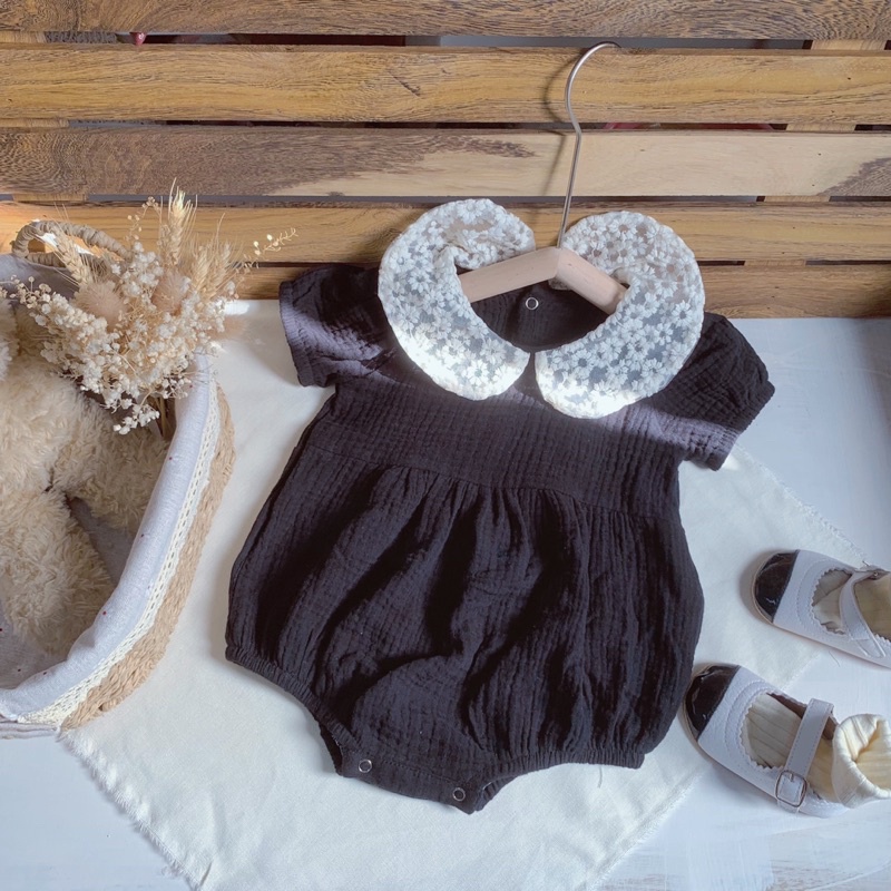 Body xô muslin cổ sen ren thêu cho bé gái