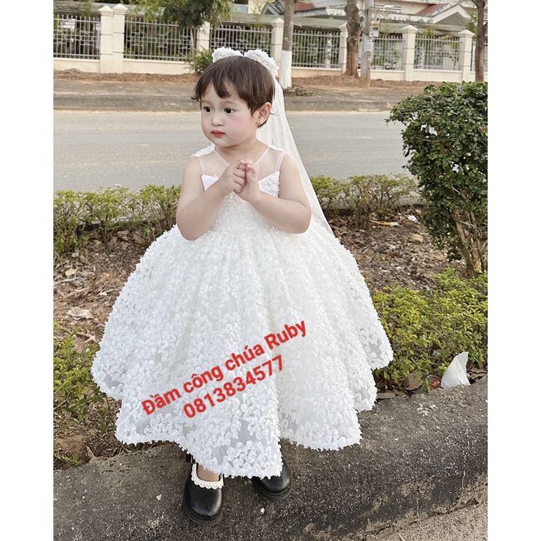 Đầm ren cao cấp tặng kèm lup cài cô dâu