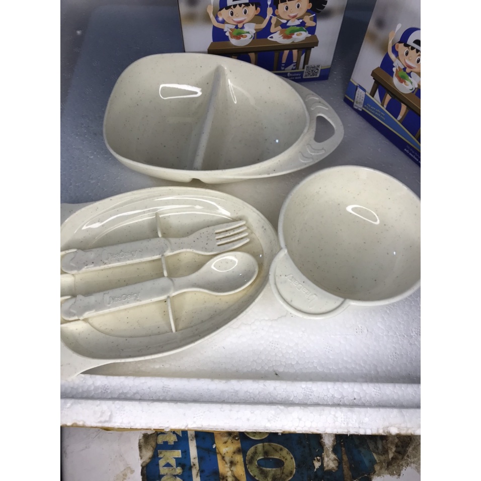 Bộ dụng cụ ăn dặm cho bé 5 chi tiết (thìa, dĩa, bát, khay 2 ngăn, nắp) Công ty Cổ phần sữa VITA DAIRY cao cấp