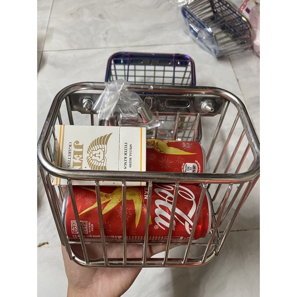 rổ đựng đồ làm bằng inox gắn xe máy
