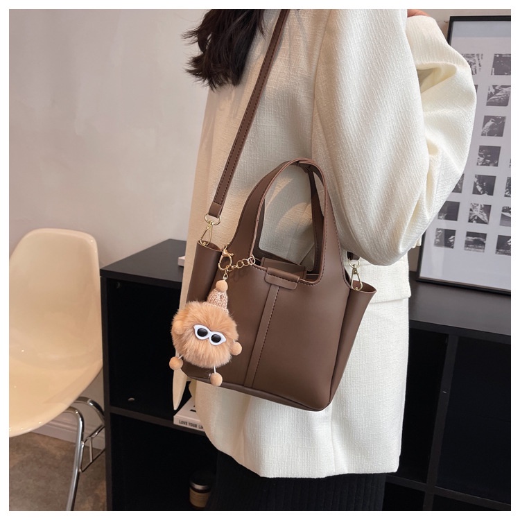 Túi Quái Xách Nữ Có Dây Đeo Chéo Giỏ Nữ Trơn Kèm Thú Bông Siêu Xinh - ViVi