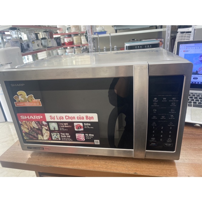 Lò vi sóng có nướng Sharp R-G52XVN-ST 25 lít hàng trưng bày