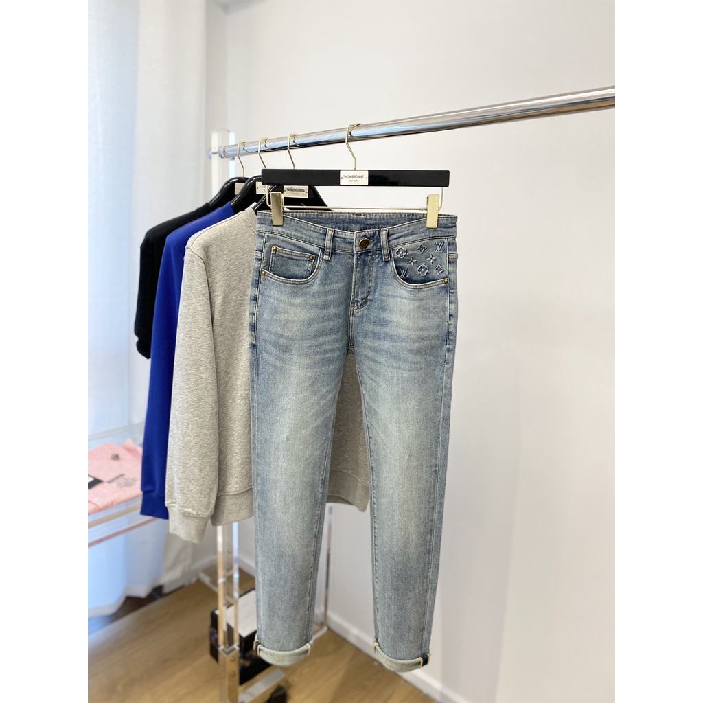 Quần jeans dài nữ Louis Vuitton LV thêu hoạ tiết cá tính
