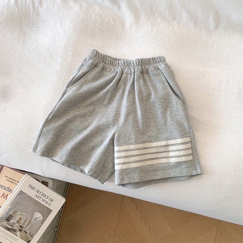 BỘ QUẦN ÁO CHO BÉ( POLO THOM MÀU GHI 4 XỌC TRẮNG )