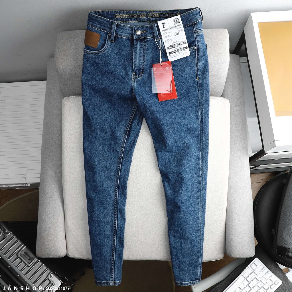 Jean xanh streetstyle, sporty, basic, all styles, all items đều match với chiếc quần tone xanh cổ điển