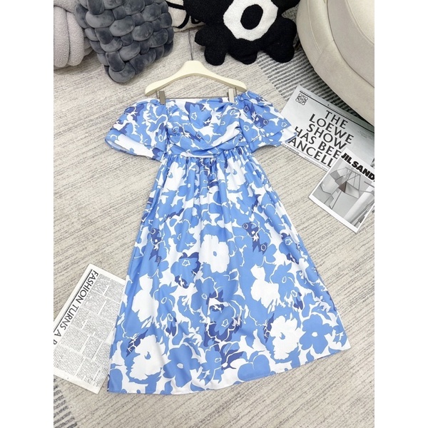 Váy trễ vai màu xanh dương nhạt tay bồng thêu hoa dáng dài !