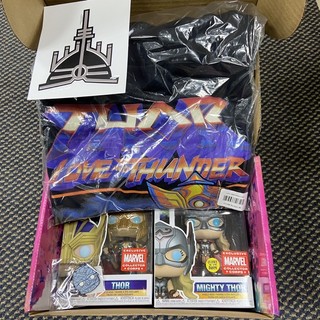 Mô hình Funko Marvel MCC - Thor Love (real, box)