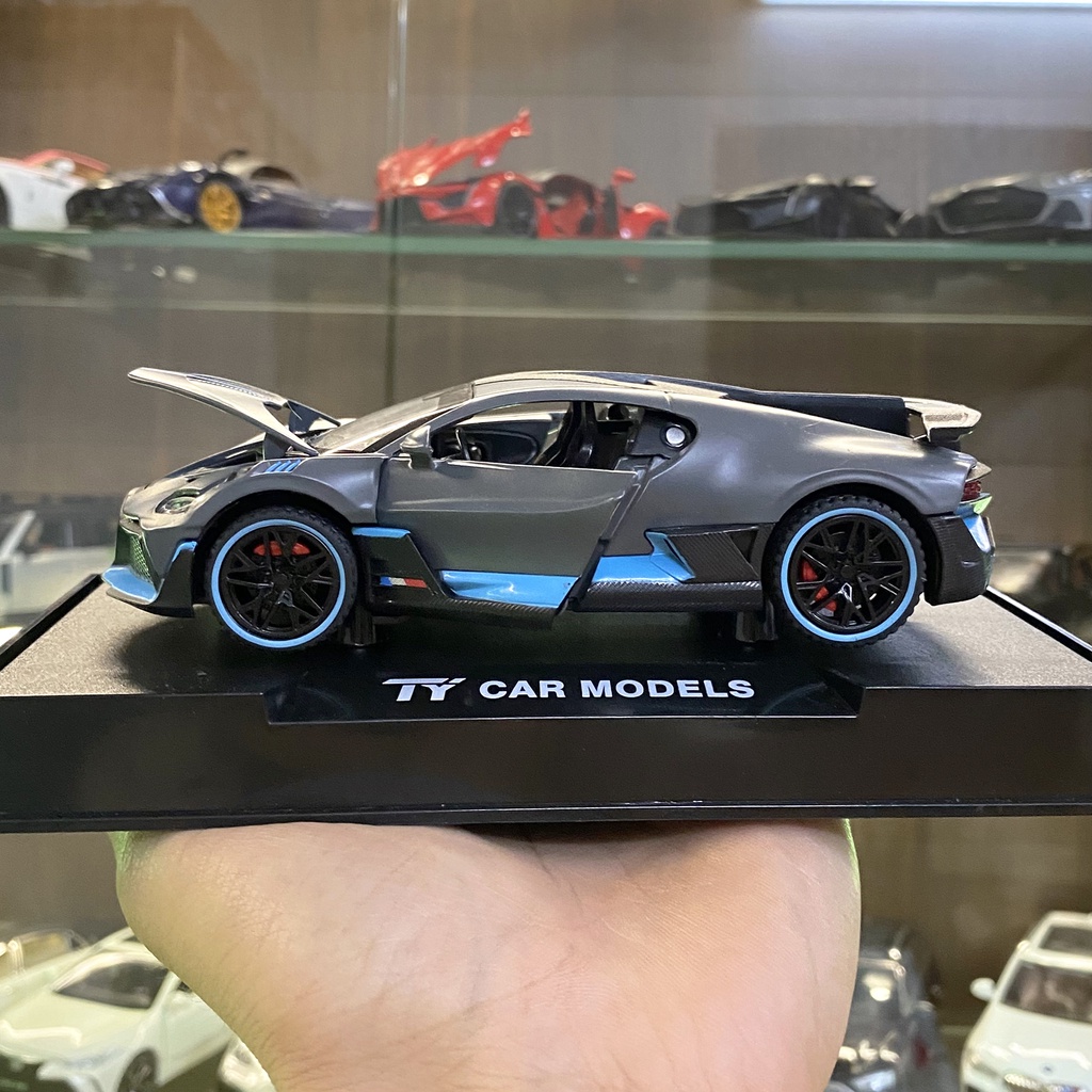 Xe mô hình kim loại giá rẻ Bugatti Divo tỉ lệ 1:32 của hãng TY 2 màu