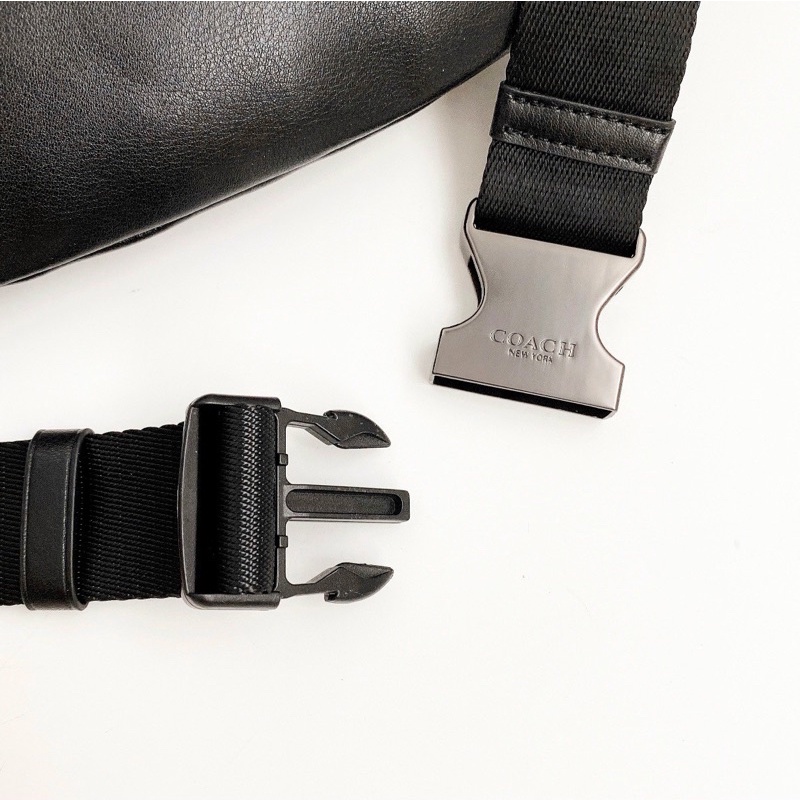 Túi bao tử nam Coach Rivington Belt Bag