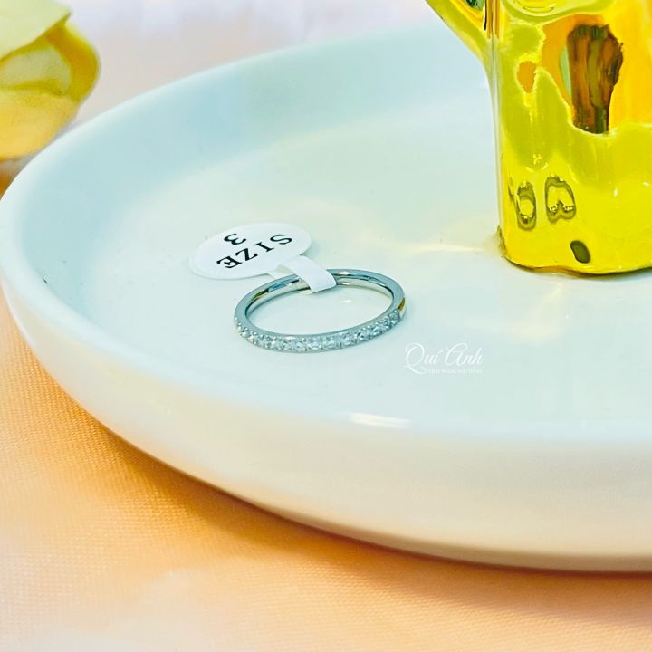 Nhẫn Đeo Ngón Út_Nhẫn Titan Bạc Đính Viền Đá Bản Mỏng