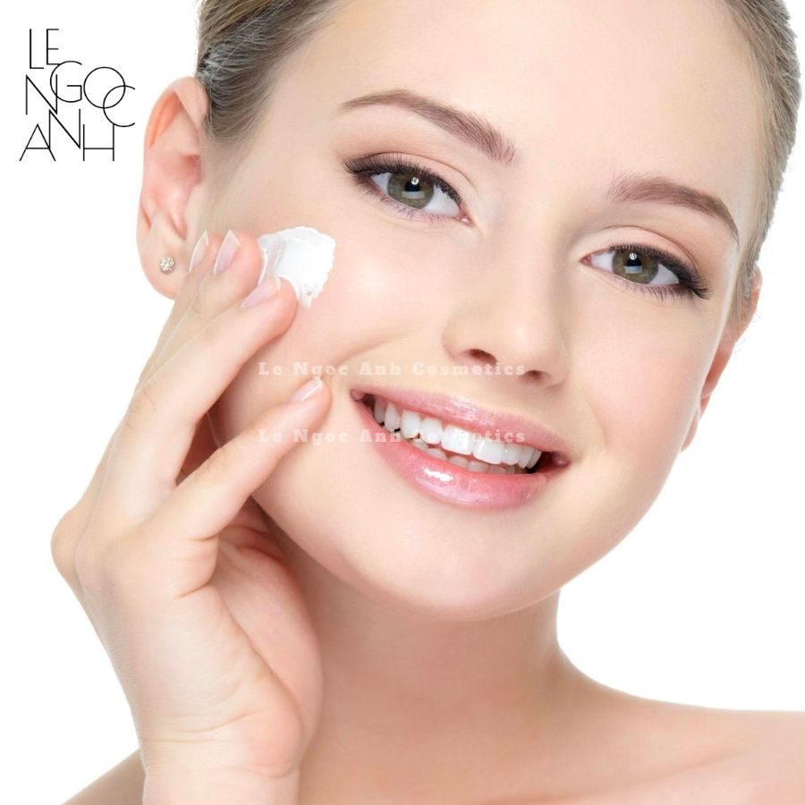 Kem dưỡng Olay Total Effects 7in One Day Moisturiser Nourish & Protect SPF 15 - 50ML