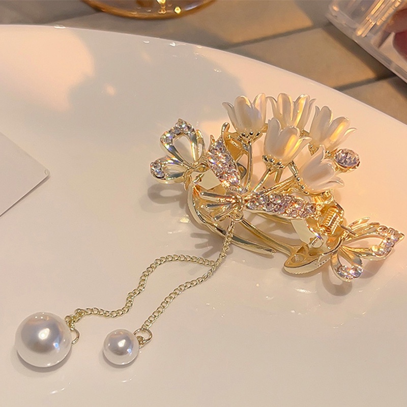 Kẹp Tóc Tua Rua Hình Cá Mập Đính Ngọc Trai Nhân Tạo Phong Cách Thung Lũng Lily of the valley