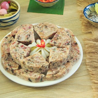 Giò thủ Le Gourmet - được chế biến theo công thức cổ truyển giữ nguyên hương vị thơm ngon đặc trưng như nhà làm