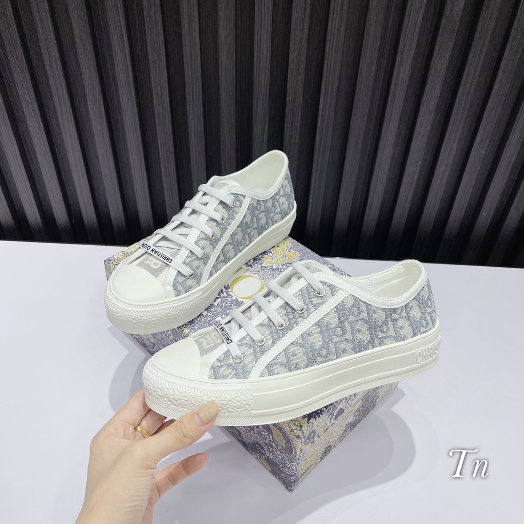 GIÀY THỂ THAO CD THÊU THỔ CẨM