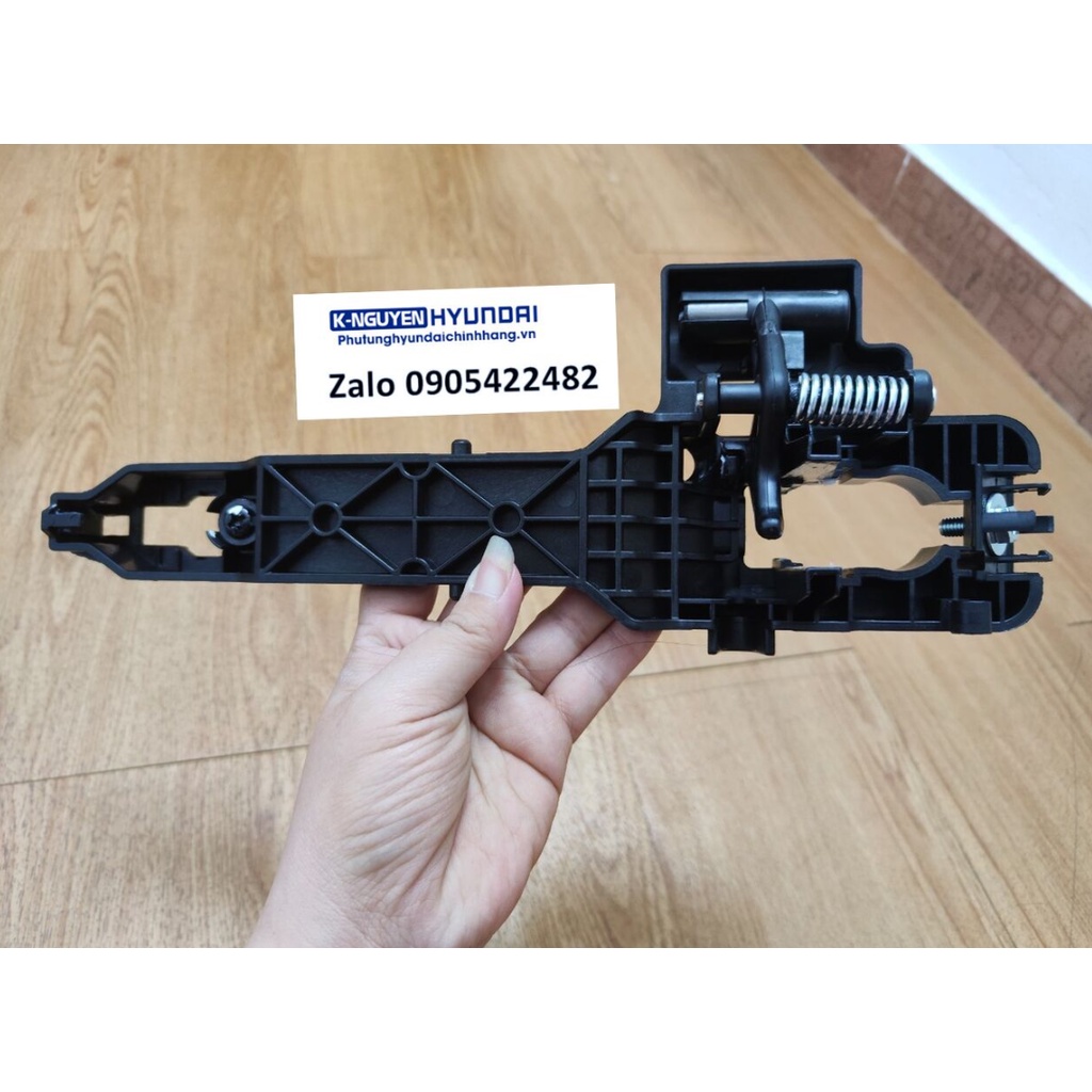 Đế tay mở cửa trước và cửa hậu đuôi xe Hyundai Solati - Mã số: 8265559000; 8266559000