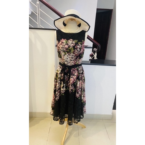 Đầm ren Taylor dư xịn