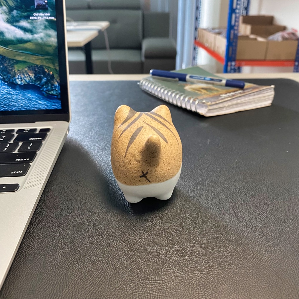 Mèo gốm vẽ tay trang trí bàn làm việc, bàn học