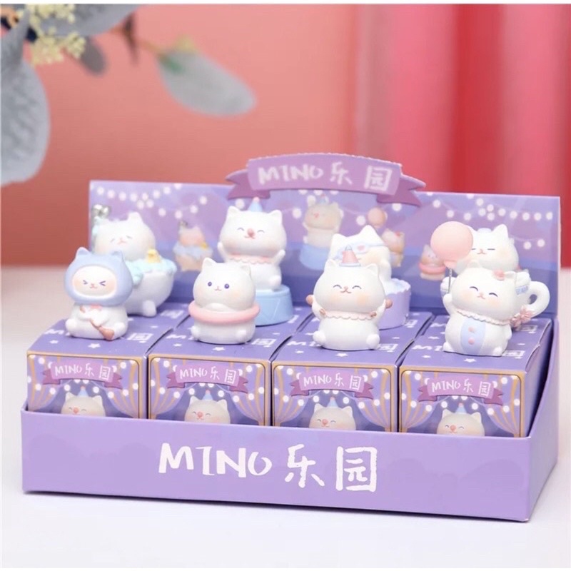 Mô hình mèo trắng (Ngẫu nhiên)