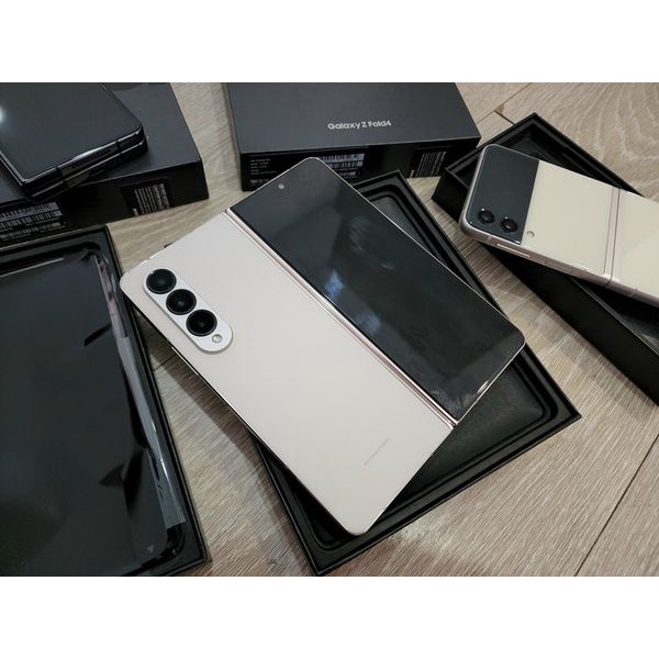 Điện thoại Samsung Galaxy Z Fold 4 bản ram/room 8gb/256gb hỗ trợ 5G sản phẩm fullbox bảo hành 1 năm nguyên zin fullb