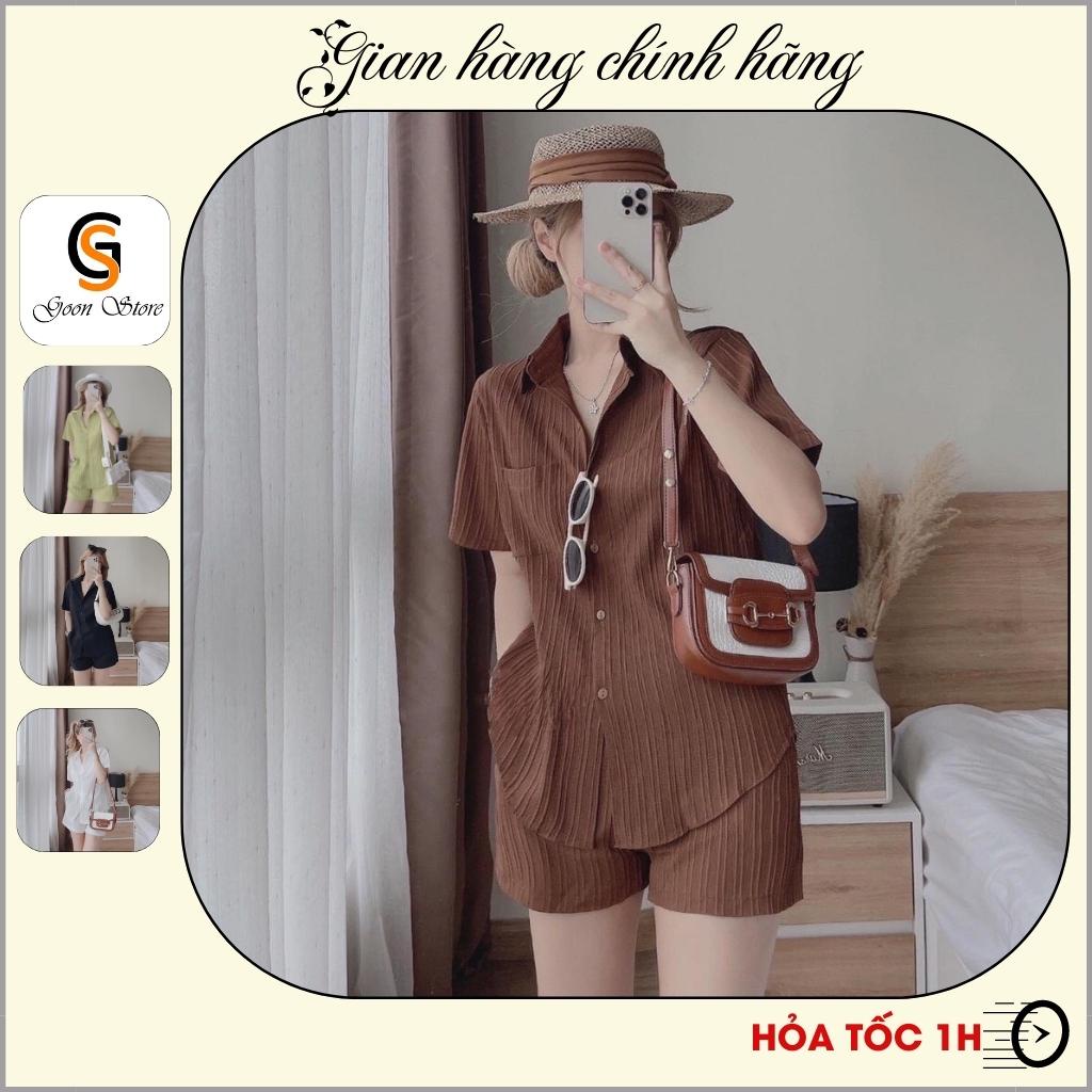 Sét quần áo thời trang tôn dáng chất vải đũi sóng nhăn gồm áo sơ mi xẻ tà sau lưng kèm quần short cá tính
