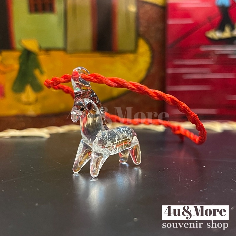 Vòng tay dây chỉ đỏ may mắn hình 12 con giáp thuỷ tinh phát sáng