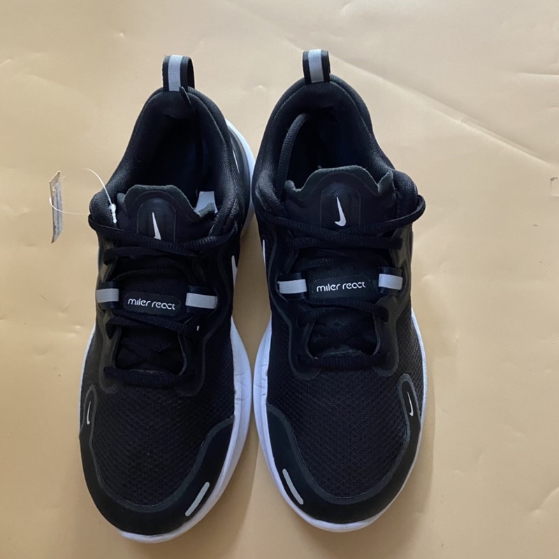 Giày chính hãng đã qua sử dụng